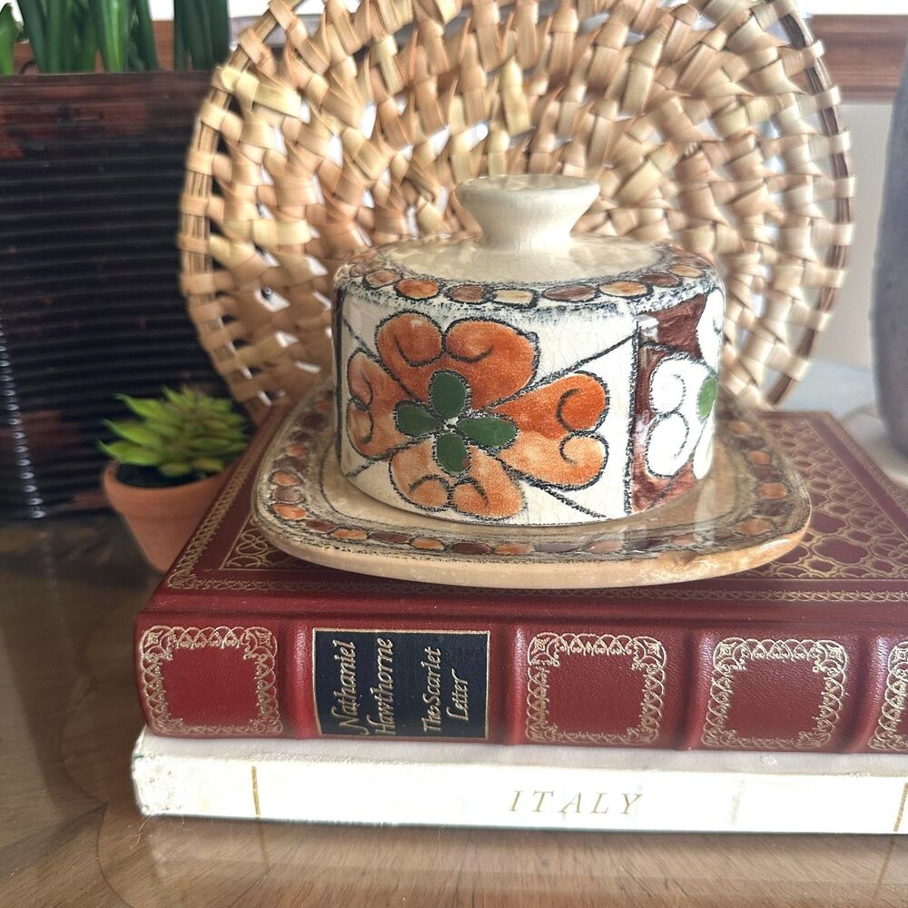 Vintage Eduardo Vega Pottery Covered Cheese Dish, Cuenca, Equador, 1960s Floral